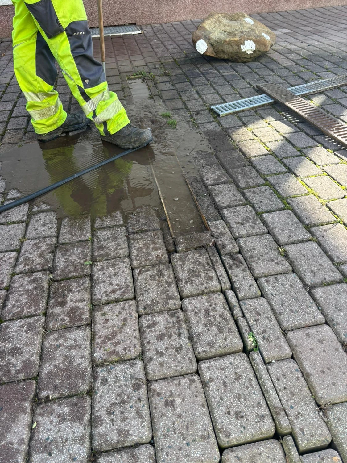 AKTIV Rohrreinigung - Reinigung ACO Rinne