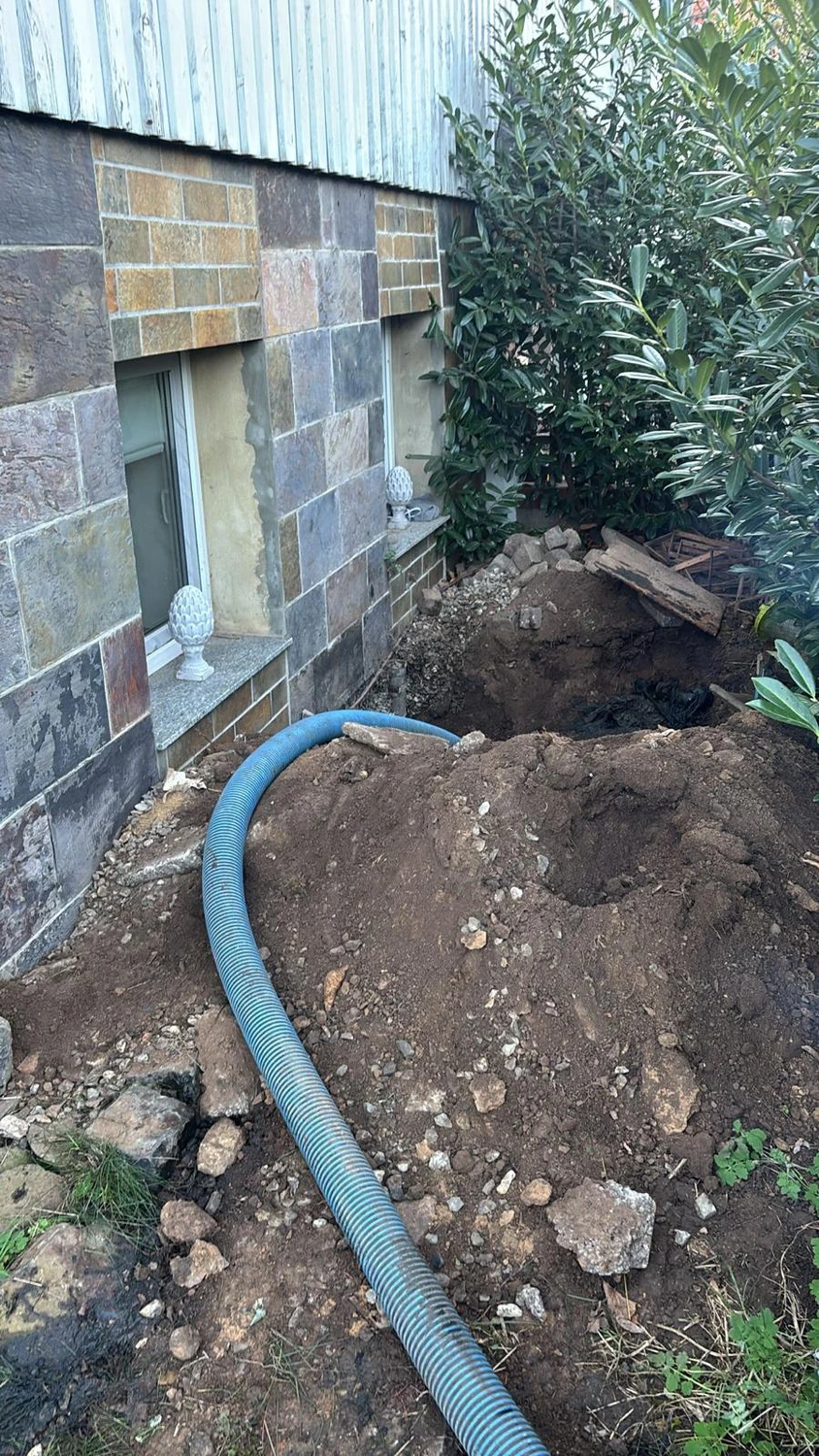 AKTIV Rohrreinigung - Schacht absaugen